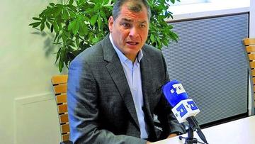 Correa regresa a Ecuador para desafiar al presidente