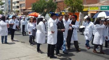 Médicos mantienen su huelga, pero el diálogo aún vanza con lentitud