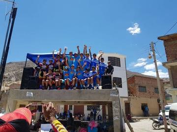 Los ciclistas ganadores por equipos.