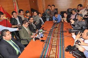TCP aprueba otra repostulación de Evo Morales y Álvaro García 