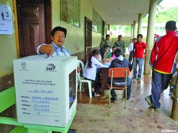 Reelección indefinida en Ecuador irá a referéndum el 4 de febrero 