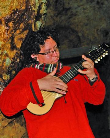 El charanguista Cristóbal Corso se lució en la actuación.