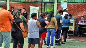 El Tribunal Supremo Electoral informó que la participación hasta el mediodía de ayer fue “masiva”.