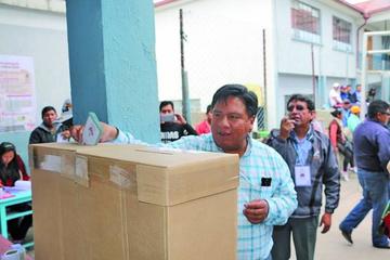 El alcalde Williams Cervantes participó del proceso electoral.