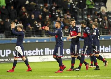  Ángel Di María celebra su gol con sus compañeros.