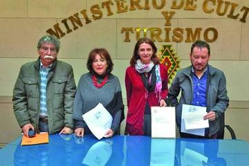 César Antezana gana el premio de Poesía