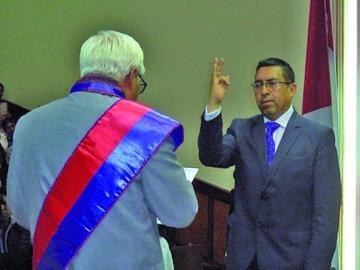 La posesión fue en el Paraninfo de la Universidad Autónoma Tomás Frías.