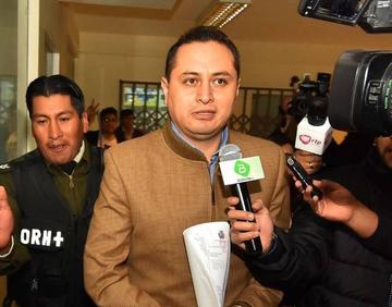 Contralor halla responsabilidad de Guillermo Achá en caso Taladros 