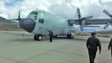 Un avión Hércules llega al aeropuerto Capitán Nicolás Rojas