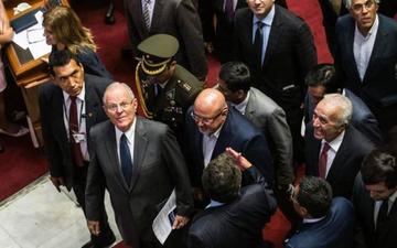 En su alegato, el presidente del vecino país pidió a los congresistas que "salven la democracia" y negó haber favorecido