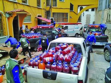 Más de 3 mil unidades de jugos fueron decomisados.