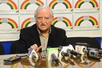 El viceministro de Altas Tecnologías Energéticas, Luis Alberto Echazú, en conferencia de prensa.