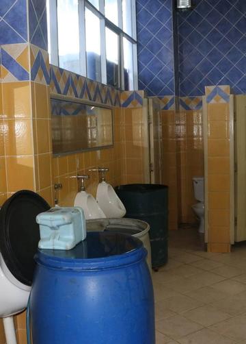 Una niña fue violada en  el baño de la terminal