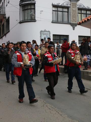 Bailan al Niño de la Gobernación