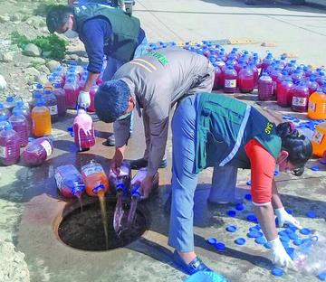 Destruyen jugos en mal estado de la cooperativa