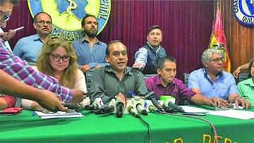Gobierno anuncia descuentos y médicos del país podrían reactivar el paro