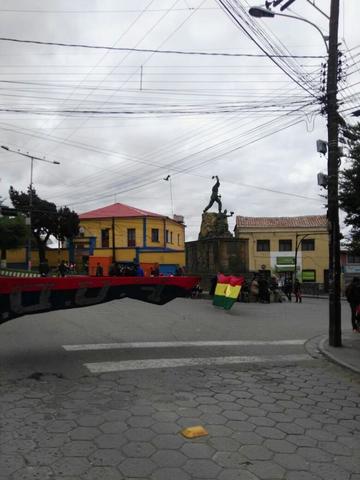 Los bloqueos de las calles se reprodujeron en diferentes zonas de la ciudad.