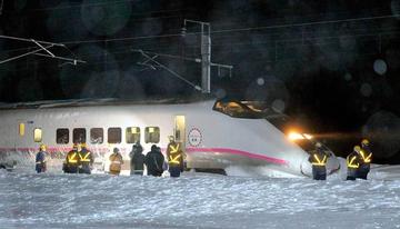 Japón: cientos de personas están atrapadas en un tren 
