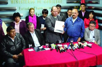 Médicos firman un convenio con el Gobierno sobre los descuentos