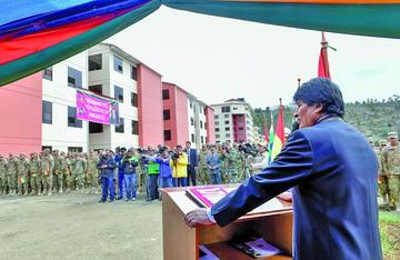 Evo: "pequeños grupos" pretenden afectar la imagen de Bolivia