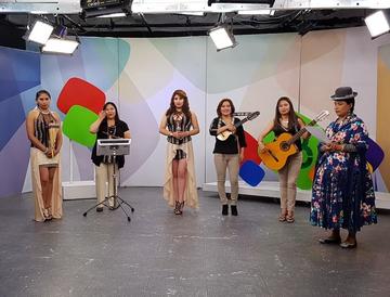 Las artistas en el programa de Lidia Chávez, de Bolivia TV .