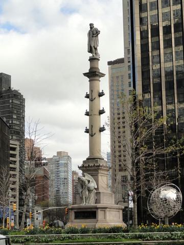 Nueva York  mantiene  su estatua  de Colón