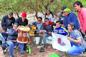 Fiesta chapaca en la ruta de la competencia