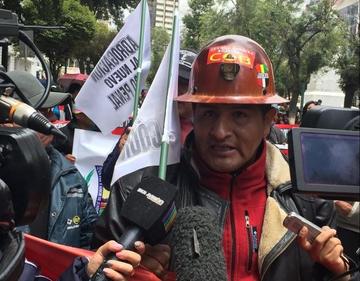 El representante de los trabajadores, Guido Mitma.