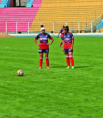 El partido de damas será a las 14:00.