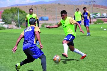 Dirigencia lila continúa en la búsqueda de refuerzos para completar el plantel