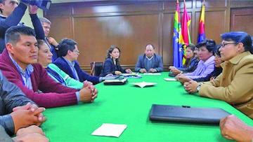 Gobierno y médicos acuerdan hacer fórmula para descuentos 