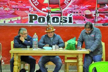 Trabajadores potosinos exigen un ampliado de la COB para definir paro