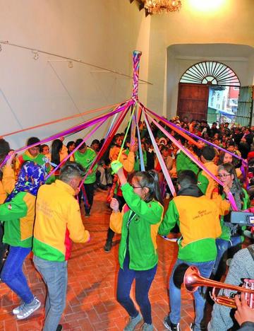 La demostración del baile del trenzado.