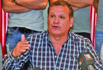 Fabol amenaza con evitar que campeonato de fútbol comience