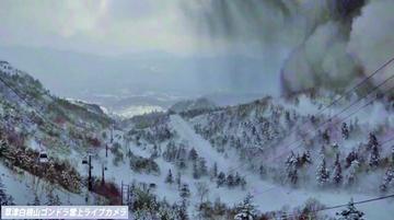 Nieve y una erupción volcánica en Japón provocan dos muertos 