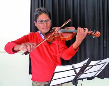 Erick Quispe va a un curso Suzuki