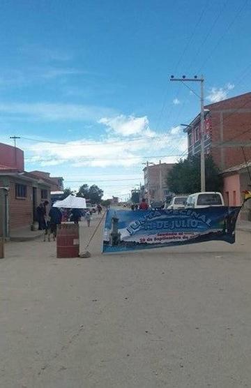 Varias calles permanecieron bloqueadas todo el día.