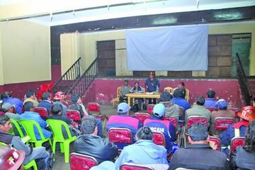 Los codistas definen hoy la suerte del paro de la COB