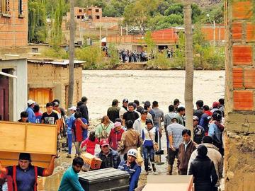 Los afectados fueron evacuados al coliseo cerrado.