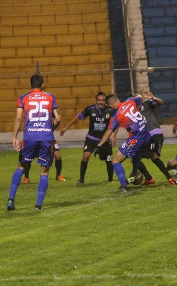 Real Potosí recupera un punto de Universitario tras un partido vibrante