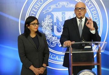 Gobierno y oposición consultan en Venezuela opción de acuerdo