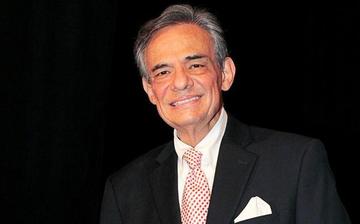 El cantante José José abandona el hospital