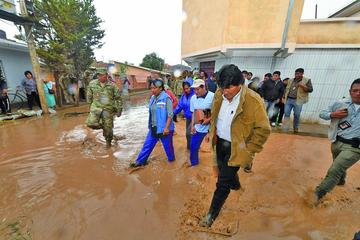 El presidente visitó las zonas afectadas por la riada.