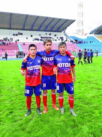 Los autores de los goles para Potosí, Jhonny Soto, Miguel Mamani y Daniel Secko.