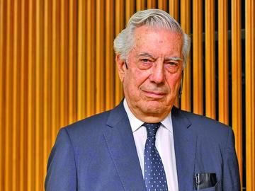 Vargas Llosa habla de literatura a los presos