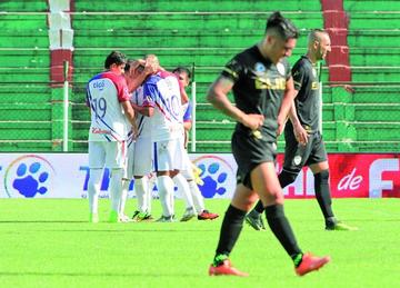 Royal Pari gana y pasa a la cima del torneo