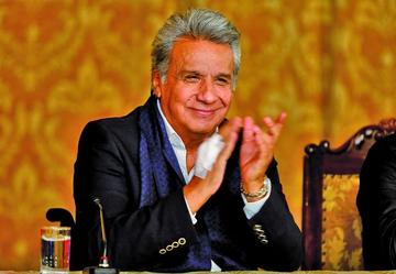 El presidente de Ecuador, Lenín Moreno, habla durante una transmisión por vídeo institucional tras los resultados.