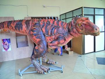 Sigue promoción con el dinosaurio