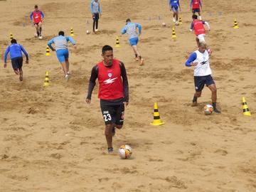 San José empieza a dominar la pelota Nike 