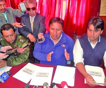 Nueva ley del alcohol sanciona a menores y propietarios de tiendas 